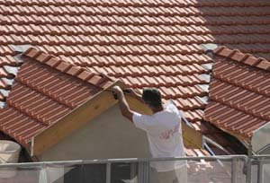 Faitage toiture, pose de tuile zingueur Chantilly Lamorlaye La Chapelle en Serval Senlis Creil Gouvieux